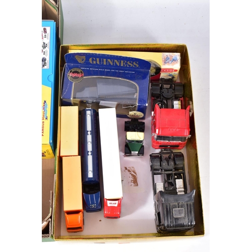 246 - A QUANTITY OF BOXED AND UNBOXED LORRY AND TRUCK MODELS,  to include boxed Corgi Classics Hauliers of... 