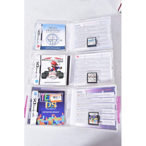 307 - A WHITE DS LITE COMPLETE WITH ITS BOX, includes a charger, Mario Kart DS, Tetris Ds and Dr. Kawashim... 