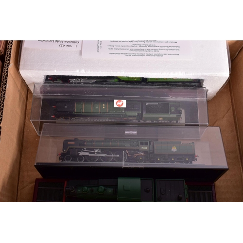 334 - A COLLECTION OF BOXED AND UNBOXED DIECAST AND PLASTIC DISPLAY LOCOMOTIVES MODELS, to include Corgi  ... 