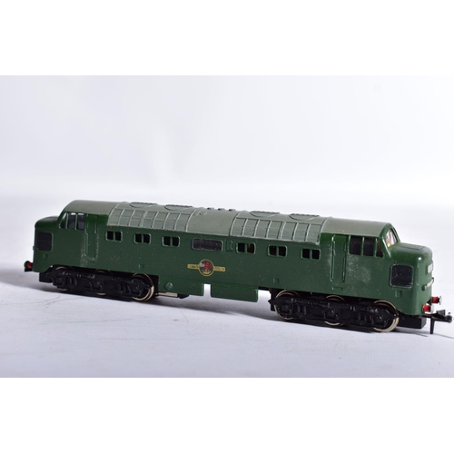 341 - A BOXED HORNBY DUBLO DELTIC LOCOMOTIVE, unnumbered in B.R. green livery (3232), appears largely comp... 