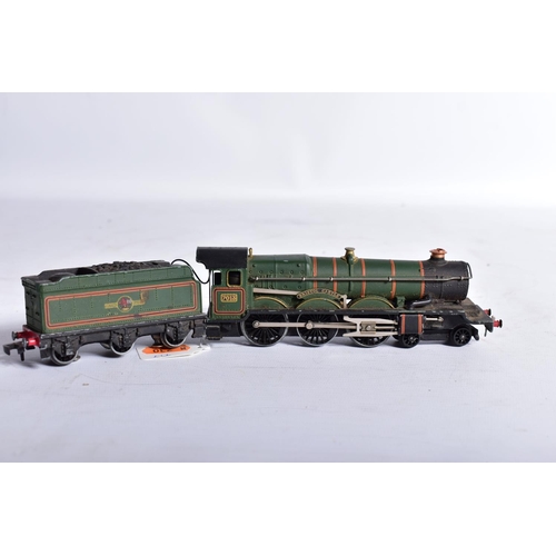 343 - TWO UNBOXED HORNBY DUBLO LOCOMOTIVES, Castle class 'Bristol Castle' No.7013, B.R. lined green livery... 