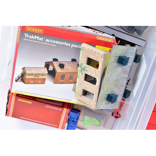 354 - A QUANTITY OF ASSORTED BOXED AND UNBOXED OO GAUGE ROLLING STOCK, ACCESSORIES AND TRACK, to include a... 