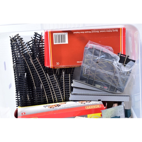 354 - A QUANTITY OF ASSORTED BOXED AND UNBOXED OO GAUGE ROLLING STOCK, ACCESSORIES AND TRACK, to include a... 