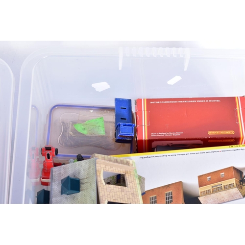 354 - A QUANTITY OF ASSORTED BOXED AND UNBOXED OO GAUGE ROLLING STOCK, ACCESSORIES AND TRACK, to include a... 