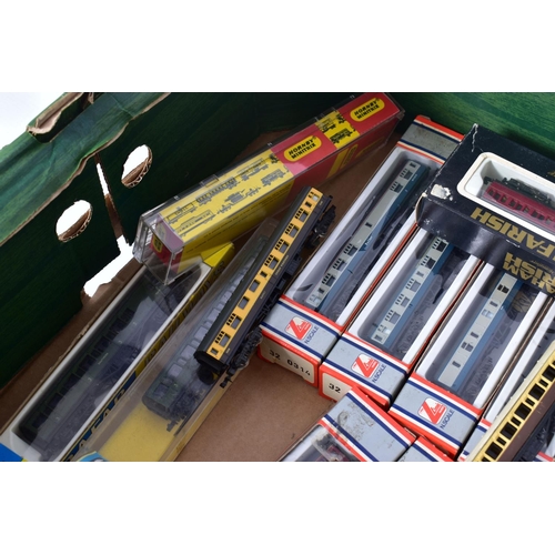 379 - A QUANTITY OF BOXED HORNBY MINITRIX AND GRAHAM FARISH N GAUGE PASSENGER ROLLING STOCK, assorted Pull... 