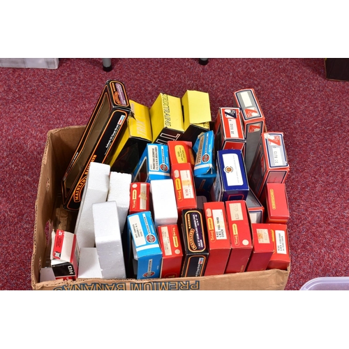 404 - A QUANTITY OF BOXED AND UNBOXED OO GAUGE PASSENGER COACHING STOCK, assorted manufacturers, all in pl... 