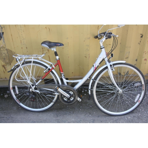 1044 - A RALEIGH PIONEER METRO LX LADIES BICYCLE with 21 speed Shimano gears, rear luggage rack and 19in fr... 