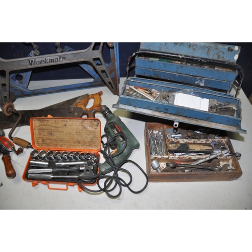 1053 - A TOOLBOX AND TRAY OF TOOLS to include metal toolbox containing screwdrivers, snips, vintage hand dr... 