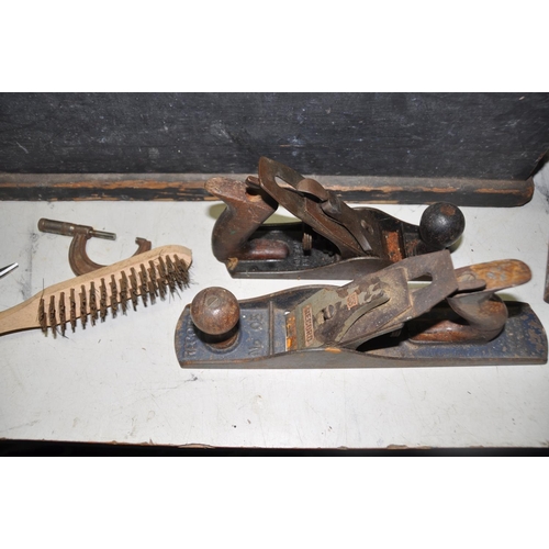 1055 - A WOODEN TOOLCHEST AND TOOLS to include a quantity of vintage tools, Record planes, wooden block pla... 