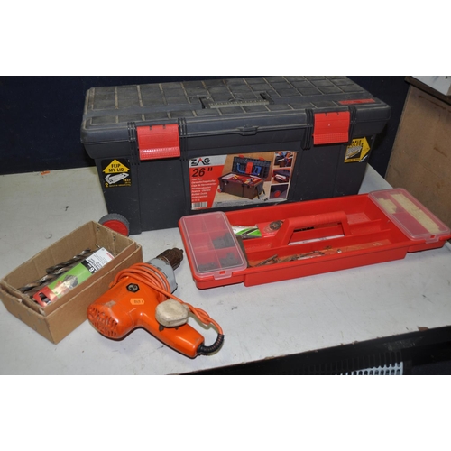 1098 - A PLASTIC TOOLBOX WITH TOOLS to include Stanley Bailey No4 plane, Thor copper hammer, quantity of he... 