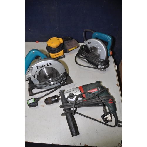 1115 - A COLLECTION OF POWERTOOLS to include two Makita circular saws, a Makita SR1600 and a Makita N500, D... 