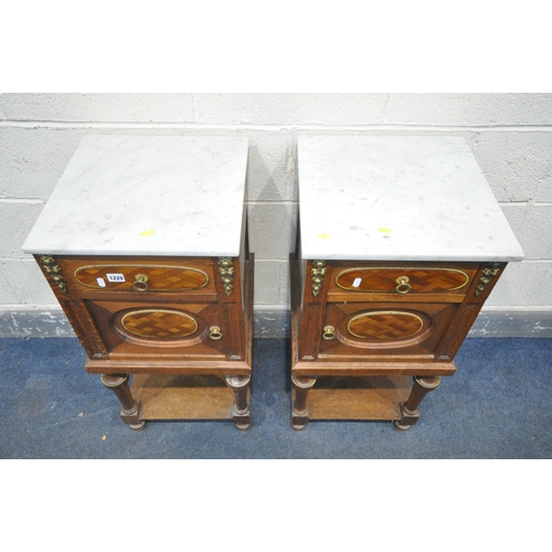 1228 - AN OPPOSING PAIR OF EARLY 20TH CENTURY OAK FRENCH POT CUPBOARD/BEDSIDE CABINETS, with marble top, br... 