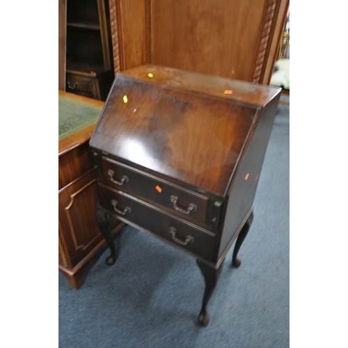 1277 - A MAHOGANY PEDESTAL DESK, with a green leather writing surface, and eight assorted drawers, width 12... 