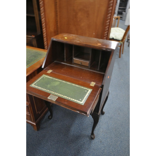 1277 - A MAHOGANY PEDESTAL DESK, with a green leather writing surface, and eight assorted drawers, width 12... 