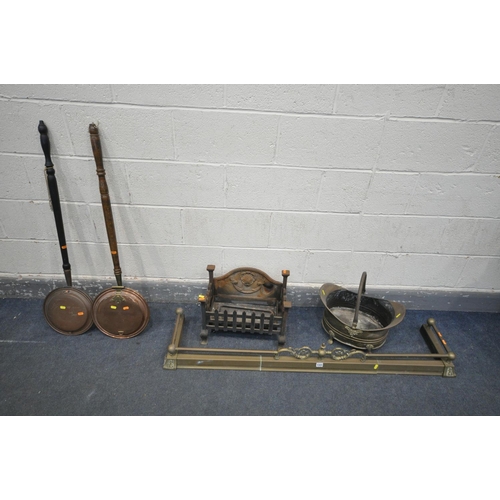 1331 - A SELECTION OF METALWARE, to include a cast iron fire grate, two fire grate fronts, a brass fender, ... 