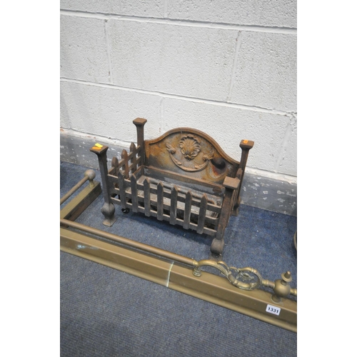 1331 - A SELECTION OF METALWARE, to include a cast iron fire grate, two fire grate fronts, a brass fender, ... 