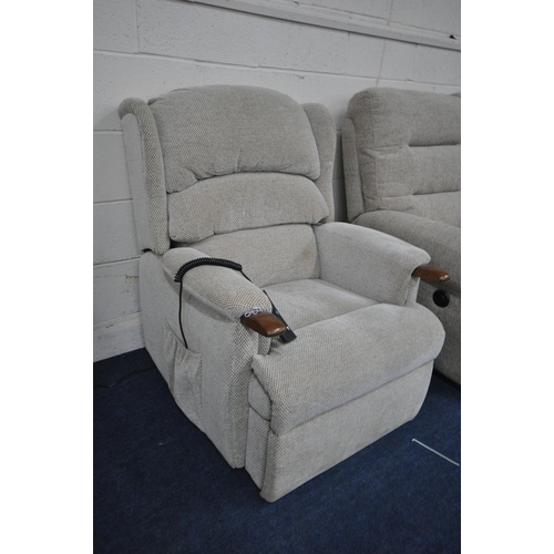 1375 - A BEIGE UPHOLSTERED HSL ELECTRIC RISE AND RECLINE ARMCHAIR (PAT pass and working, slightly dirty fab... 