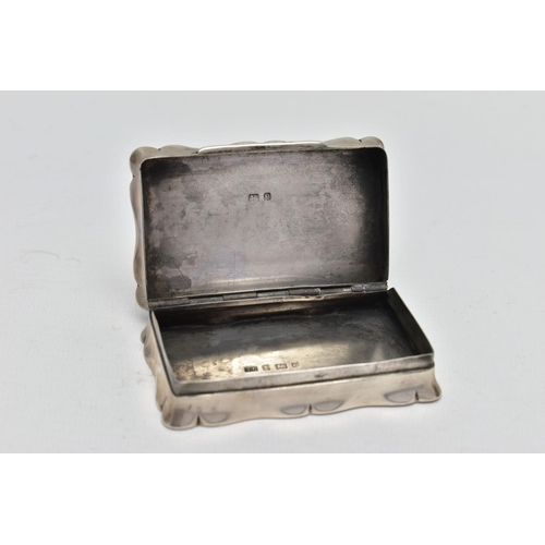 110 - AN EDWARDIAN SILVER TABLE SNUFF BOX, the undulating rectangular box with hinged lid, scrolling folit... 