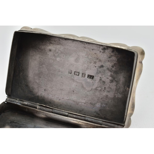 110 - AN EDWARDIAN SILVER TABLE SNUFF BOX, the undulating rectangular box with hinged lid, scrolling folit... 