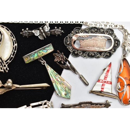 127 - ASSORTED SILVER AND WHITE METAL JEWELLERY, to include a silver mariner chain, approximate length 510... 