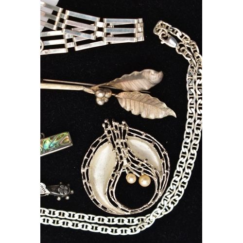 127 - ASSORTED SILVER AND WHITE METAL JEWELLERY, to include a silver mariner chain, approximate length 510... 