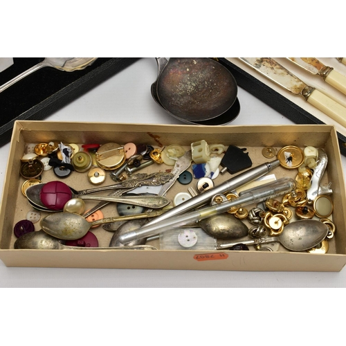 165 - ASSORTED CUTLERY AND COSTUME JEWELLERY, to include a case set of three servers, a cased set of twelv... 