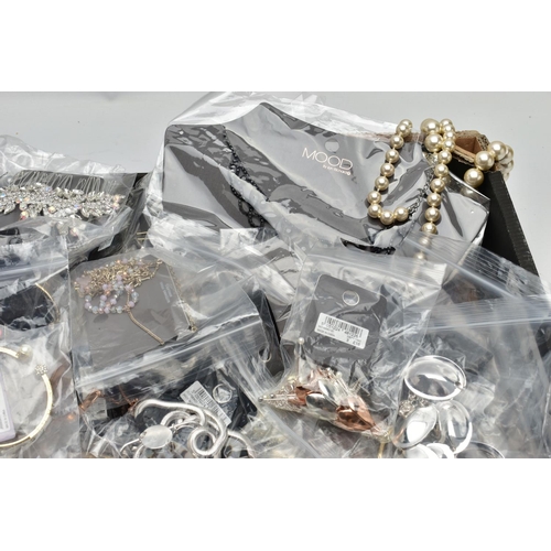 169 - A LARGE QUANTITY OF COSTUME JEWELLERY, to include paste set necklaces, bracelets, earrings, hair cli... 