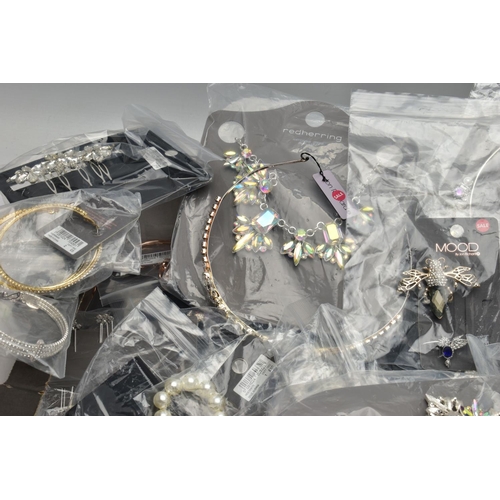 171 - A LARGE QUANTITY OF COSTUME JEWELLERY, to include paste set necklaces, beaded necklaces, paste set h... 