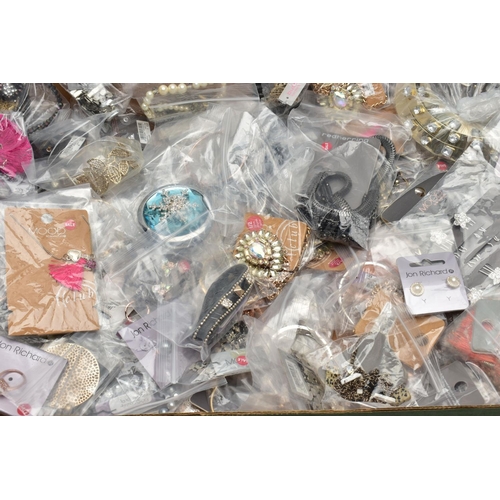 172 - A LARGE QUANTITY OF COSTUME JEWELLERY, to include paste set necklaces, bangles, earrings, hair clips... 