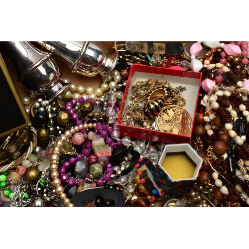 175 - A BOX OF ASSORTED COSTUME JEWELLERY, to include a silver mustard with cover, plain polished design w... 