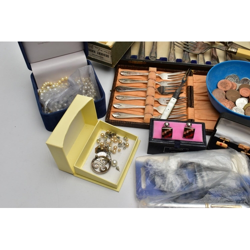 176 - ASSORTED WHITE METAL WARE AND COSTUME JEWELLERY, to include an incomplete cased set of EPNS fish eat... 