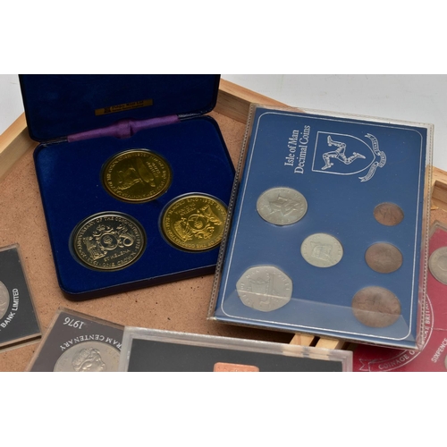 203 - A SMALL WOODEN CASE OF COINS AND COMMEMORATIVES, to include a cased and sealed three-coin 1978 St He... 