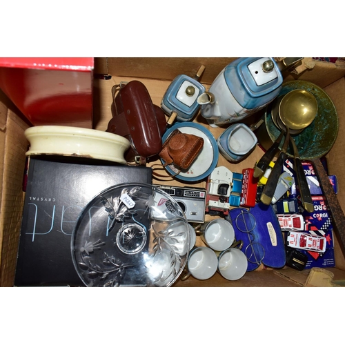 280 - A BOX OF CERAMICS, GLASS WARES, DIE CAST VEHICLES, CAMERAS AND SUNDRY ITEMS, to include a boxed Stua... 