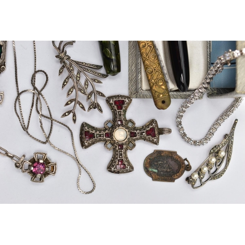 41 - A SELECTION OF MAINLY SILVER AND WHITE METAL JEWELLERY, to include an Edwardian silver shield medall... 