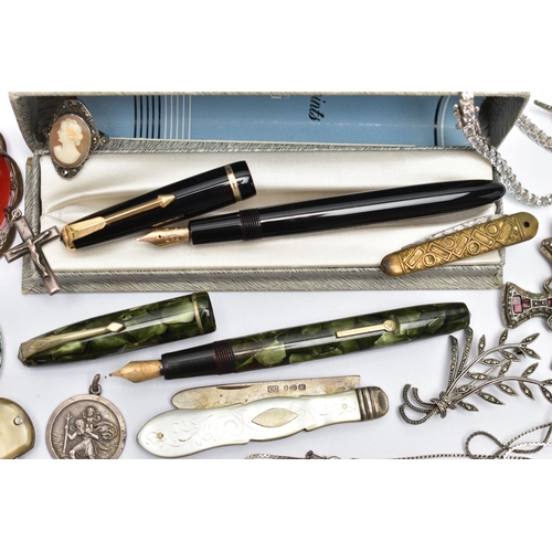 41 - A SELECTION OF MAINLY SILVER AND WHITE METAL JEWELLERY, to include an Edwardian silver shield medall... 