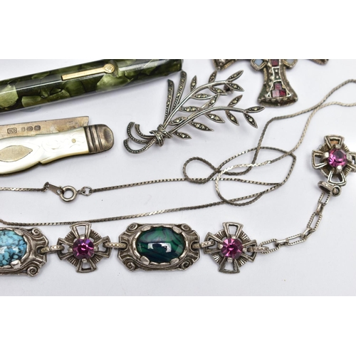 41 - A SELECTION OF MAINLY SILVER AND WHITE METAL JEWELLERY, to include an Edwardian silver shield medall... 