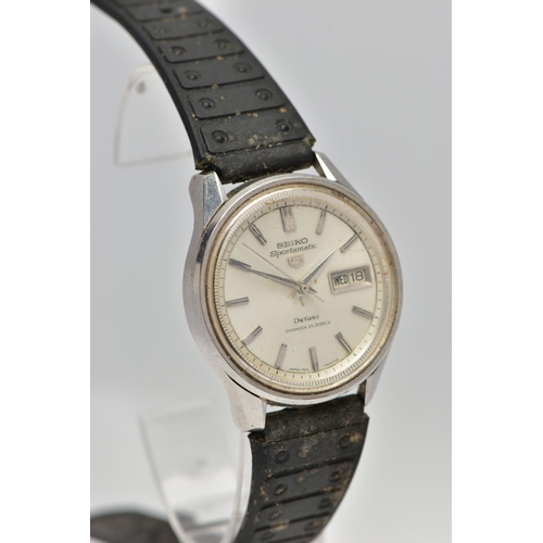 51 - A 'SEIKO SPORTSMATIC DELUXE' WRISTWATCH, working at time of cataloguing, round silver dial signed 'S... 