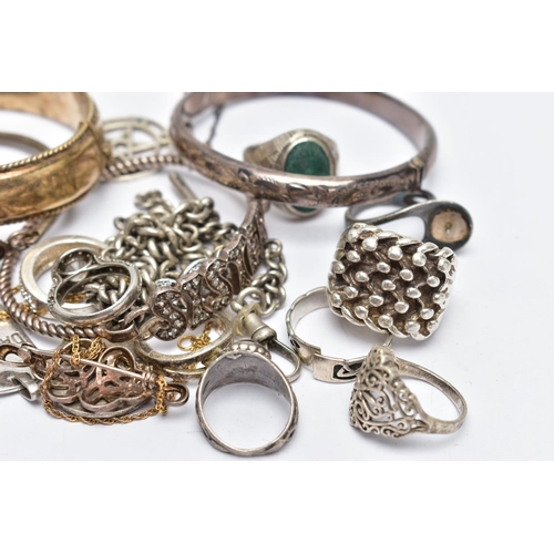 87 - AN ASSORTMENT OF SILVER AND WHITE METAL JEWELLERY, to include two silver hinged bangles, a silver he... 