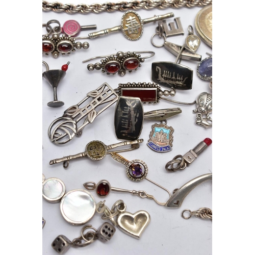 92 - AN ASSORTMENT OF SILVER AND WHITE METAL JEWELLERY, to include seven silver novelty charms, a silver ... 