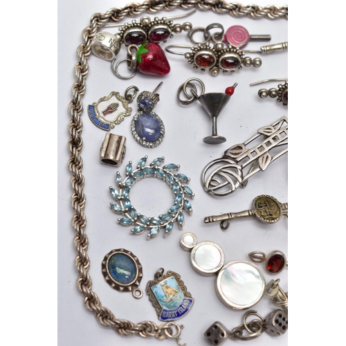 92 - AN ASSORTMENT OF SILVER AND WHITE METAL JEWELLERY, to include seven silver novelty charms, a silver ... 