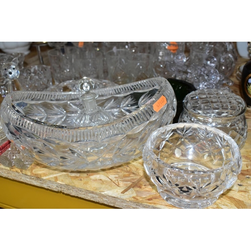 307 - A QUANTITY OF CUT AND COLOURED GLASS, comprising a large clear cut crystal ashtray, diameter 17cm, a... 