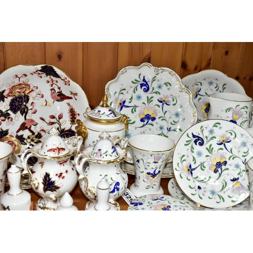 329 - A GROUP OF COALPORT TEA AND GIFT WARES, in Pageant and Hong Kong patterns, twenty six pieces, compri... 