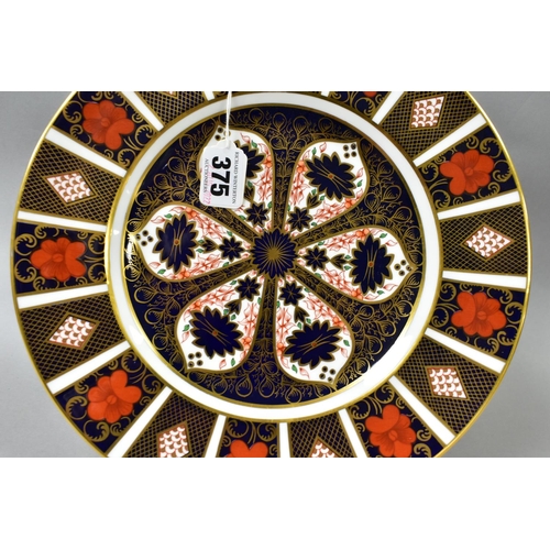 375 - A ROYAL CROWN DERBY 1128 IMARI DINNER PLATE AND TWO DERBY POSIES RECTANGULAR PIN DISHES, the dinner ... 