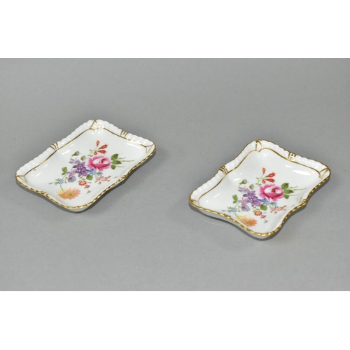 375 - A ROYAL CROWN DERBY 1128 IMARI DINNER PLATE AND TWO DERBY POSIES RECTANGULAR PIN DISHES, the dinner ... 