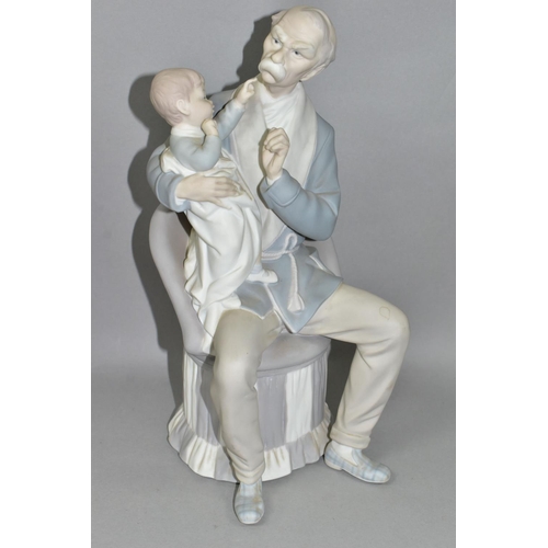 410 - TWO LLADRO FIGURES, comprising The Grandfather no 4654, designed by Salvador Furio, issued 1969-1979... 