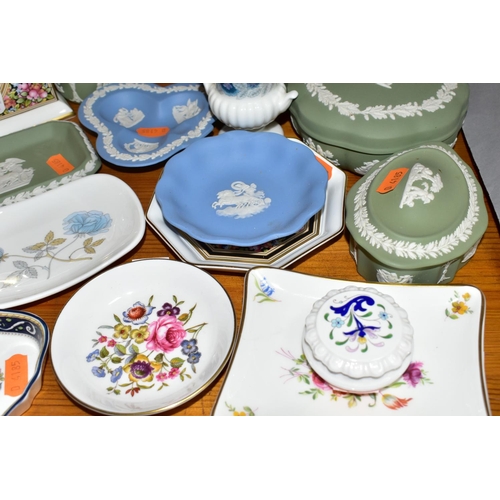 414 - A GROUP OF CERAMICS, to include a Wedgwood Clio clock and octagonal dish, thirteen pieces of Wedgwoo... 