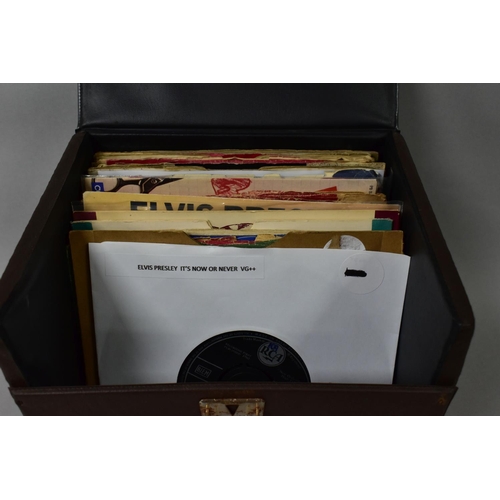 442 - A BOX OF VINYL SINGLES BY ELVIS PRESLEY, approximately forty records, mainly plain sleeves and some ... 