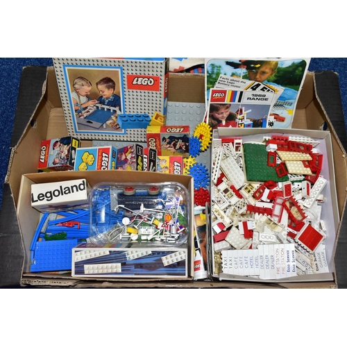 450 - TWO BOXES AND FOUR TINS OF EARLY LEGO, to include boxed 1960s/early 1970s Lego System set 700/5 and ... 