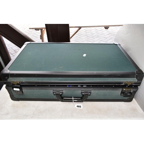 465 - A NEULAND BUSINESS MEETING CASE, comprising a large green case, length 59cm x width 34cm, marker pen... 