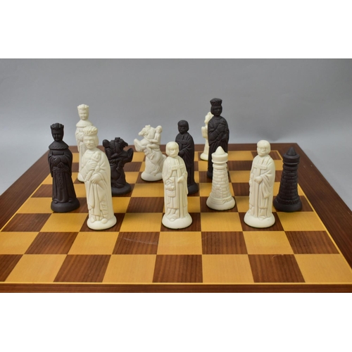 475 - ONE BOX OF CHESS AND CLASSIC BAR GAMES, to include a bar skittles board, length 85cm x width 61cm, b... 